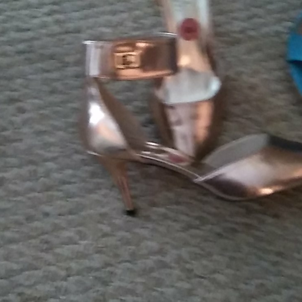 Heels - Picture 2 of 2